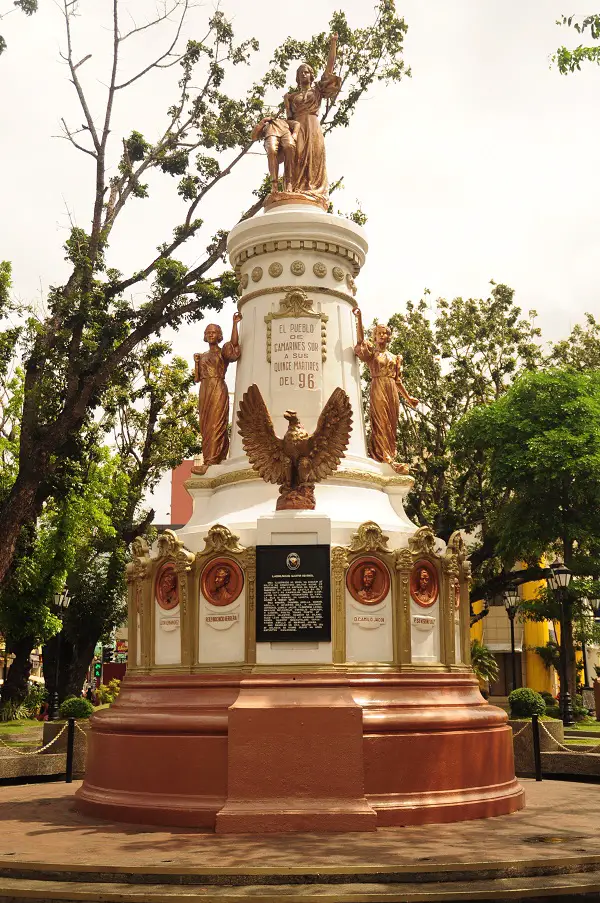 los quince martires monument