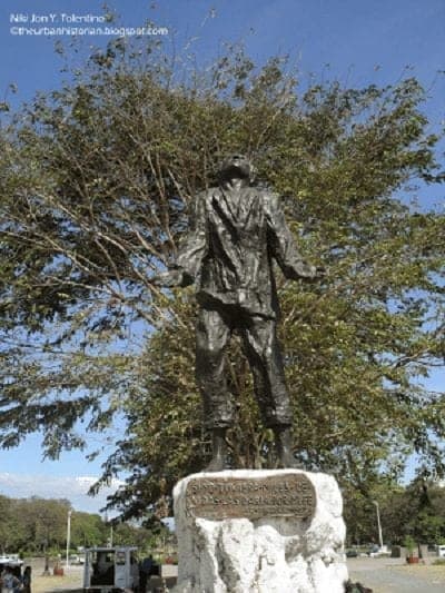 statue of Lorenzo Ruiz in Luneta