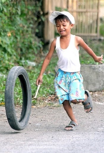 filipino kids playing