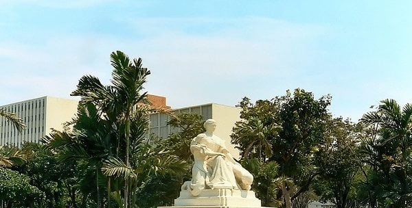 La Madre Pilipinas monument in Rizal Park, late 1960s